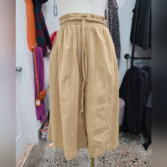 Roxy Pants - Roxy Beige Wide-Leg Shorts